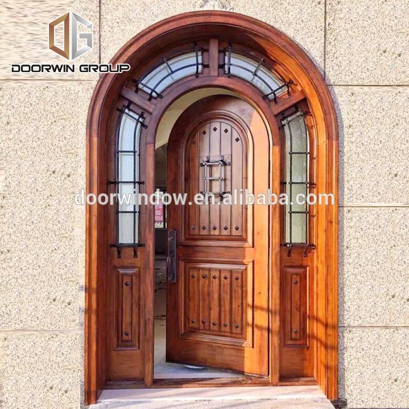 DOORWIN 2021China manufacturers fancy exterior arched entry door knotty alder wooden swing door for home by Doorwin