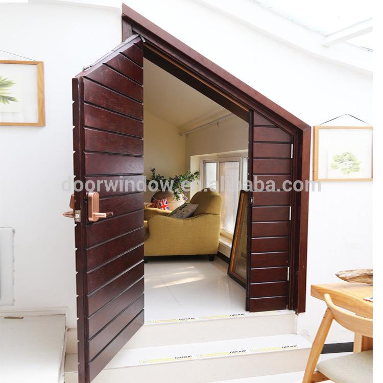 DOORWIN 2021Simple fashion exterior swinging doors double door made of 100% solid red oak wood by Doorwin